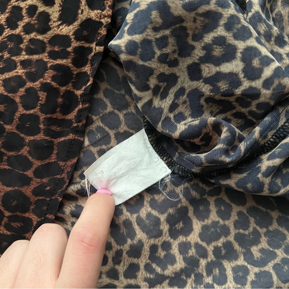 Manolo Leopard Print Ruffled Sleeve Top size S - Picture 7 of 7